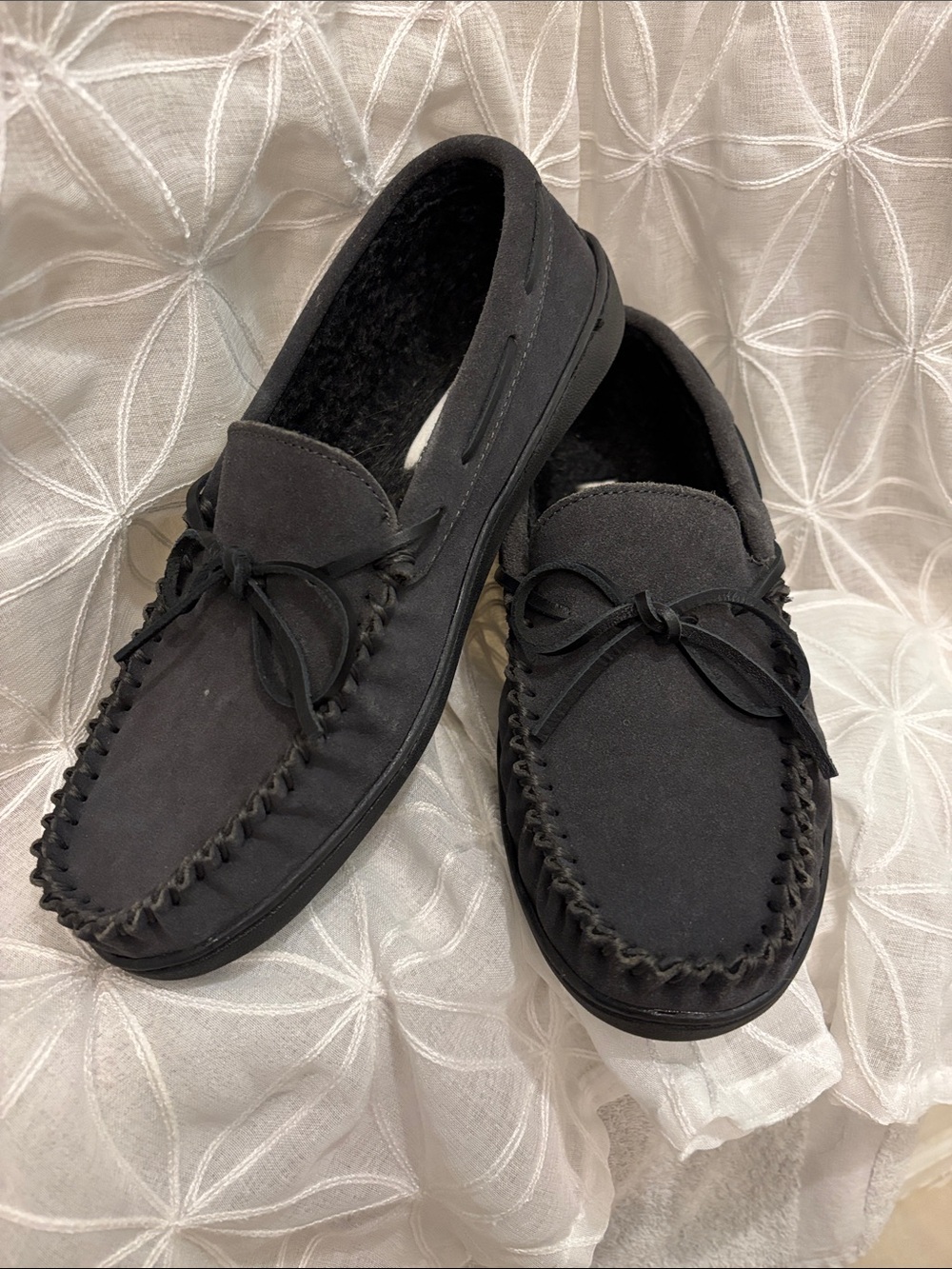 Minnetonka Charcoal Gray Suede Moccasin Slipper Loafers